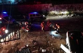 İzmir’de otomobil dereye uçtu: 4 yaralı