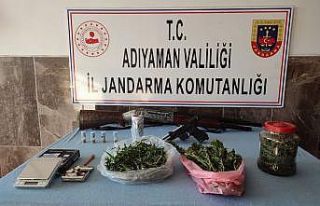 Jandarma uyuşturucu ve tabanca ele geçirdi