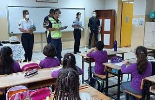 Jandarma’dan öğrencilere hediye