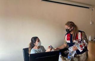 Jandarma’dan sağlıkçılara kutlama