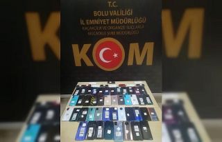 Kaçak cep telefonu satan işyerlerine operasyon:...