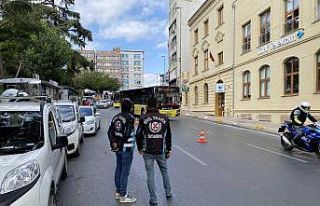 Kadıköy’de sivil trafik polisleri taksi denetimi...