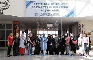 Kadın kursiyerlerin Battalgazi’de gezi mutluluğu