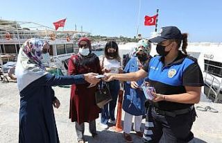 Kadınlar Akdamar Adasını gezdi