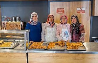 Kadınlar bir oldu, ilçenin ilk pastanesini açtı