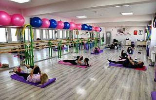 Kadınlar pilates ile daha zinde
