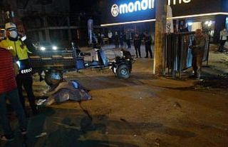 Kaldırıma çarpan patpat takla attı: 1 ölü, 2...