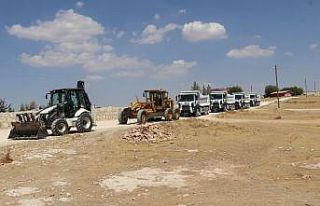 Karaköprü kırsalında yollar çamur ve tozdan kurtarılıyor