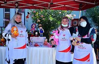 Karınca kadın el emeği kursundan bin 500 kursiyer...