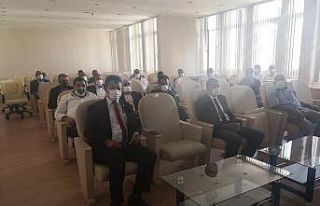 Kars Valiliği’nden muhtarlara hizmet içi eğitim