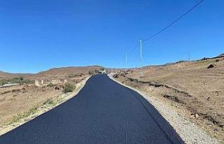Kars’ta köy yolları sıcak asfalt oluyor
