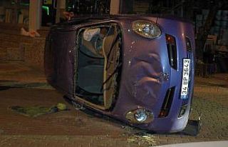 Kartal’da kontrolden çıkan otomobil park halindeki...