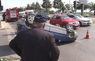 Kartal’da takla atan araçtan burnu bile kanamadan...