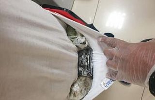 Kasık bölgesine ve ayakkabı tabanına yerleştirdiği...