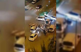 Kavşağı trafiğe kapatıp, Erik Dalı oynadılar