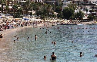 Kavurucu sıcağı gören denize koştu