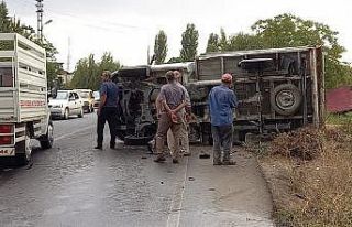 Kayganlaşan yol kaza getirdi