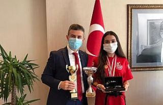 Kaymakam Bayar, Bodrumlu şampiyonu tebrik etti