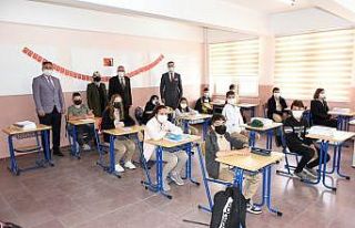 Kaymakam Kurt ve Başkan Bozkurt’tan okul ziyareti