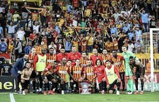 Kayserispor, galibiyeti hayatını kaybeden taraftarına...