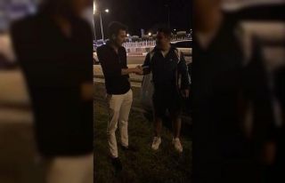 Kaza geçiren sürücü ile oto galericinin gülümseten...