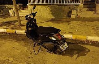 Kaza yapan kadına yardım etmek yerine gasp ettiler