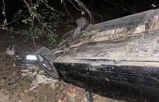 Kaza yapan otomobil uçurumdan yuvarlandı: 3 yaralı