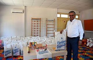 Kemer’de öğrencilere kırtasiye ve ücretsiz okul...