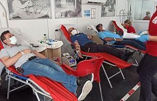 Keşan polisi kanıyla Kızılay’ın yardımına...