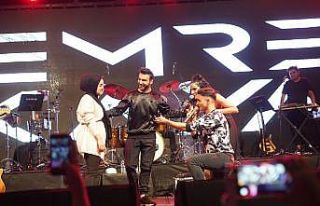 Kestel’de Emre Kaya konserinde evlilik teklifi sürprizi