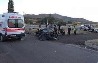 Kırıkkale’de feci kaza, iki otomobil çarpıştı:...