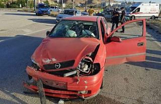 Kırıkkale’de iki otomobil kafa kafaya çarpıştı:...