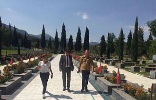 Kırkağaç ve Soma mezarlıkları yerinde incelendi