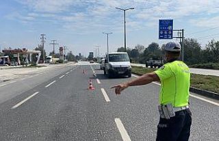 Kırmızı ışıkta geçenler drone takıldı