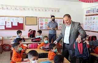 Kırsalda yaşayan öğrencilere çanta desteği