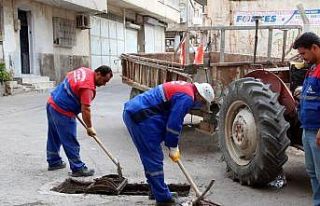 Kış öncesi mazgallar ve ızgaralar temizleniyor