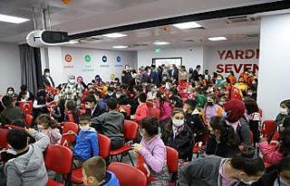 Kızılay 150 çocuğa kırtasiye yardımında bulundu