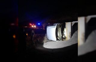 Kontrolden çıkan hafriyat kamyonu devrildi: 1 yaralı