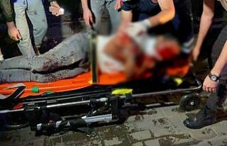 Kontrolden çıkan otomobil park halindeki otobüse...