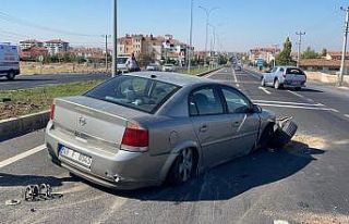 Kontrolden çıkan otomobil refüje çarptı: 1 yaralı