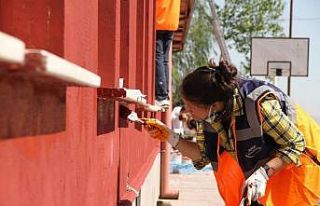 Konya AFAD gönüllüleri okul boyadı