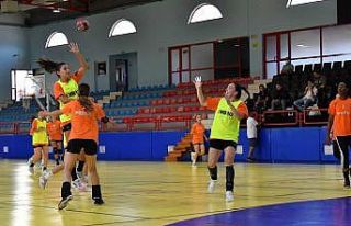 Konyaaltı Belediyespor Kadın Hentbol takımı, deplasmana...