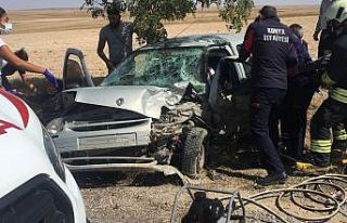 Konya’da hafif ticari araç ile otomobil çarpıştı:...