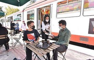 Konya’da tramvaylarda kitap sürprizi