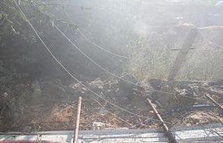 Kopan elektrik telleri 600 balya samanı küle çevirdi