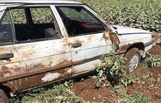 Köpeğe çarpmamak için otomobiliyle takla attı