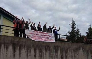 Korona virüs hastalığına yakalanan doktora pankart...