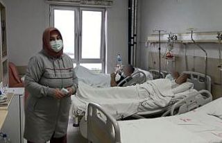 Korona virüse yakalanan eşi ve oğlunun hem refakatçisi...