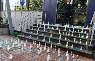 Kosova’da muhalefetten biberonlu Covid-19 protestosu