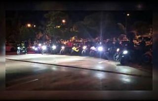 Kovid-19 tedavisi gören trafik polisine kuryelerden...